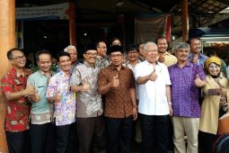 Mendag dan Emil Sidak ke Pasar Kosambi