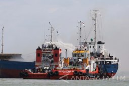 Syahbandar Selidiki Penyebab Kebakaran KM Asia Prima I (Video)