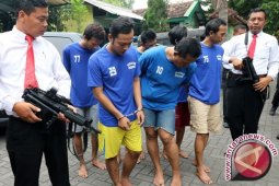 Ratusan tahanan di Pekanbaru kabur, warga ikut mengejar