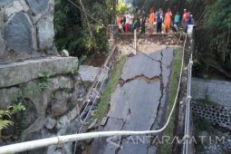 Pemkab Magetan Lakukan Koordinasi Ambrolnya Jembatan Poncol