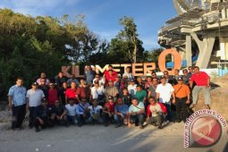 Menanti Sunset  Dititik Nol