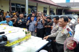 Polda Babel Amankan Ribuan Liter Arak di Pangkalan Baru