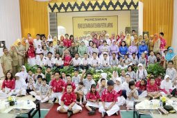 Ny. Nenny Gatot Normantyo Mengunjungi SLB Di Lampung