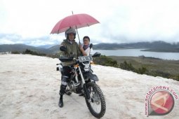 Jokowi Buat Vlog "Ngetrail" di Trans Papua