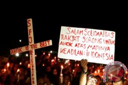 Ribuan Warga Kota Sorong Nyalakan Lilin Untuk Ahok