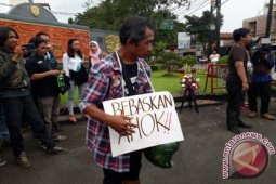 Simpatisan Minta Ahok Dibebaskan