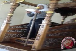 Bhabinkamtibmas Polsek Banjarbaru Barat Jadi Khatib Jumat