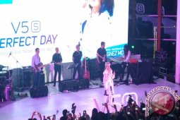 Agnez Mo Sapa Konsumen Vivo di Bandung