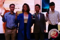 Agnez Mo sapa konsumen Vivo di Bandung