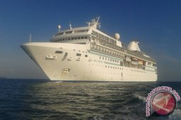 Kapal Pesiar Bintang Enam Kunjungi Lombok 