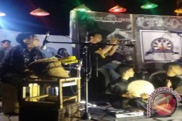 Kelompok Angin Pesisir Pukau Penonton "Muntok Music Etnovation"