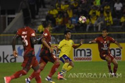 Persegres Kalahkan Persiba