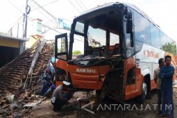Polres Situbondo Tangani Kecelakaan Bus Satu Tewas