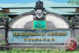 Kejari Denpasar Bersama Polisi Memburu Warga Peru
