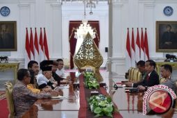 President Calls for Halt of Frictions in Community