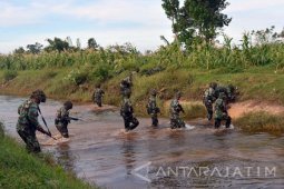 Prajurit Menart-1 Marinir Laksanakan Operasi Darat