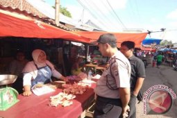 Polsek Toboali Pantau Harga dan Stok Sembako di Pasar Tradisional