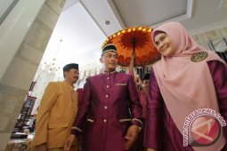 Zudan Jalani Proses Adat Gorontalo "Modepito"