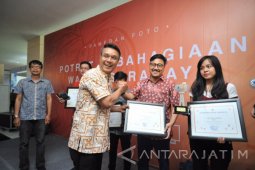 Puluhan Foto Wajah-Wajah Bahagia Warga Surabaya Dipamerkan