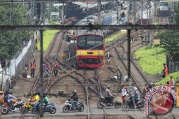 17 KA Tertahan Akibat Kebakaran Stasiun Klender