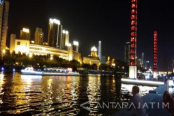 Suasana Malam Sungai Haihe