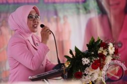 Bhayangkari Serahkan Bantuan di SLB Tabanan