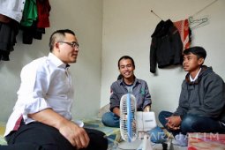 Bupati Anas Kunjungi Indekos Penerima Beasiswa
