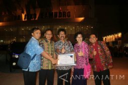Sekda Malang Terima Penghargaan Pelayanan Publik tahun 2017