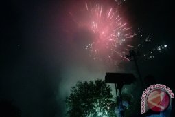 Selebrasi kembang api puncak HUT Kota Jambi