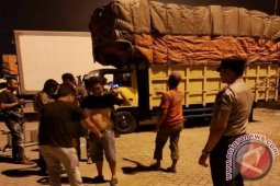 Polsekwas Pangkalbalam Razia Kendaraan di Pelabuhan