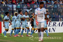 Persela Kalahkan Arema