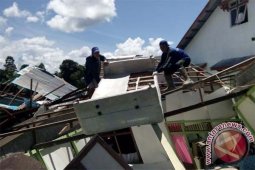 Evakuasi Bangunan Roboh