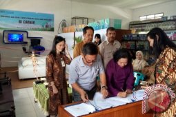 BI Pematangsiantar Serahterimakan Sumbangan Perpustakaan Dua SMA