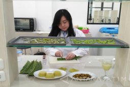 Mahasiswa Ubaya Buat Tepung dari Batang Buah Naga