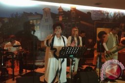 Lady Rocker Era 80-an Luncurkan Lagu Religi