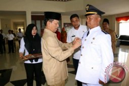 Bupati Tapsel Lantik 13 Pejabat