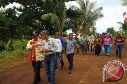 Bupati Kotabaru Berkomitmen Perbaiki Jalan