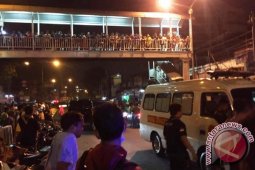 Jalan Menuju Kampung Melayu Padat Merayap