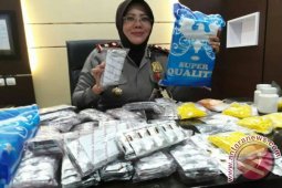 Polisi Gerebek Rumah Pengedar Belasan Ribu Zenith