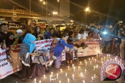 Warga Lakukan Tabur Bunga di Kampung Melayu
