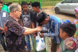 Wartawan Aceh bagikan daging untuk yatim-fakir