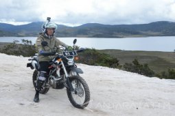 Jokowi buat Video Blog "Ngetrail" di Trans Papua (Video)