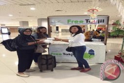 Bandara Bali Bagikan Takjil Gratis