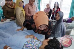 Ketua PKK Besuk Korban Kecelakaan Truk Maut