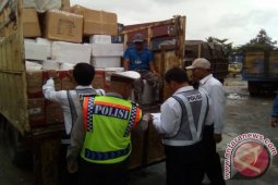 Polisi Periksa Seluruh Barang Pokok Di Pelabuhan