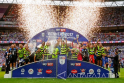 Ribuan Suporter Huddersfield Rayakan Promosi ke Liga Premier Inggris