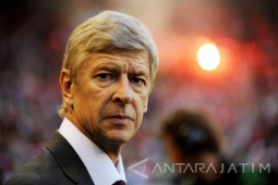 Arsenal Pertahankan Arsene Wenger