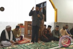 Nasaruddin tarawih bersama warga Selun