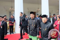 Menteri-Menteri Kenakan Baju Daerah Saat Upacara Kelahiran Pancasila
