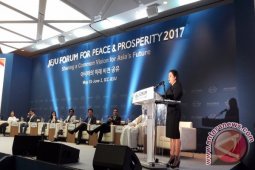 Kerajinan Akar Kayu Cijagang Diminati Pembeli